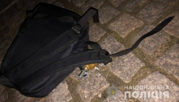 Неизвестный забросил взрывчатку на территорию коттеджного городка в Одессе, открыли дело