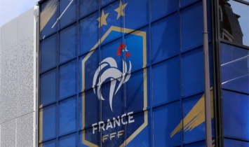 Клубы четвертого дивизиона Франции требуют разрешения играть