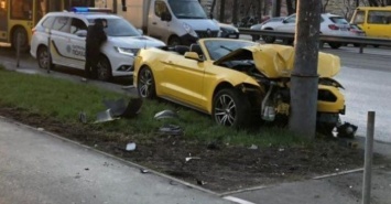 Взял на прокат дорогой автомобиль и разбил его: в Киеве произошло серьезное ДТП, фото