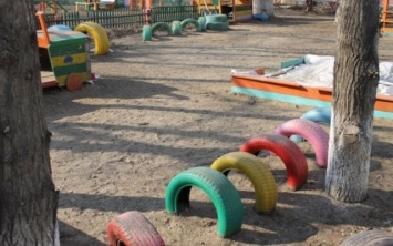 Детские площадки в Херсоне избавят от опасного «декора»