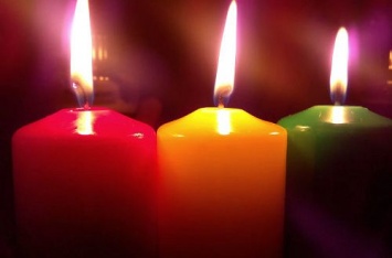 Чтобы поправить сердечные дела: обряд на три свечи