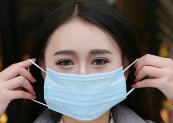 Эксперт раскрыла секрет сохранения макияжа под защитной маской
