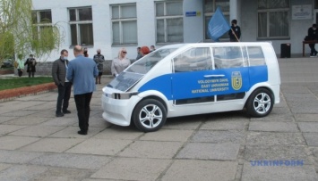 На Луганщине ученые представили модель электромобиля