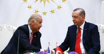 Байден поговорил с Эрдоганом накануне ожидаемого признания геноцида