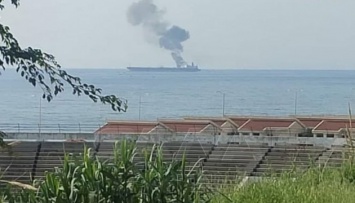 У берегов Сирии горел танкер, власти заявляют об атаке беспилотника