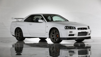 В Японии продают культовый Nissan Skyline GT-R R34 редкой спецсерии и с пробегом 10 километров