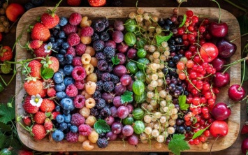 Полезные вкусности: ТОП-7 ягод, которые помогут похудеть