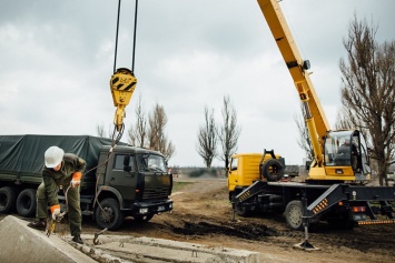 Строители начали монтировать железобетонный каркас харьковского онкоцентра