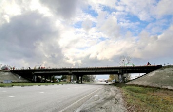 Ремонт моста под Харьковом откладывается из-за праздников