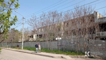 Украинский недострой у больницы №6 в Симферополе планируют снести в этому году