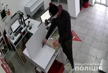 В Киеве полиция поймала почтового вора и раскрыла мошенническую схему. Видео