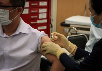 Спустя три дня: киевлянку парализовало после прививки вакциной CoviShield