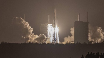 Китай отправил на орбиту главный модуль космической станции (видео)