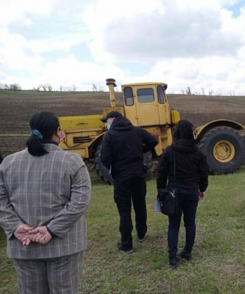 В Мариуполе арестовали трактора, которые распахивали земли "Меотиды", - ФОТО
