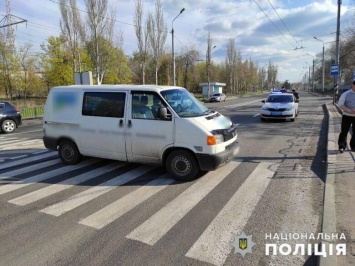 В Краматорске 56-летняя женщина попала под колеса микроавтобуса