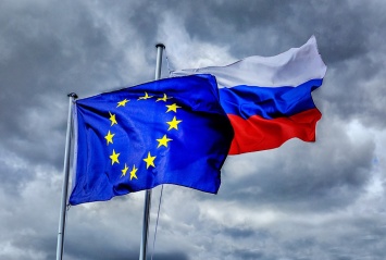 Европарламент принял резолюцию, которая исключить РФ из SWIFT и запретить импорт газа в случае вторжении в Украину