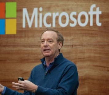 Президент Microsoft раскритиковал Google из-за веб-контента