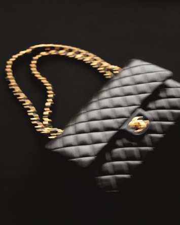 Перепрошивка: как создается культовая сумка Chanel 11.12