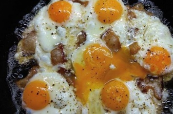 Названы самые вредные способы приготовления яиц