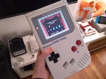Блогер сделал консоль Game Man. Это гигантский Game Boy [ВИДЕО]
