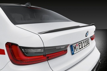 В сети показали, как "заряженный" седан BMW M3 гонит по автобану (ВИДЕО)