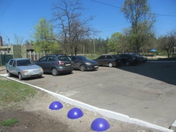 Газон или парковка: житель Северодонецка требует создать места для автомобильной парковки