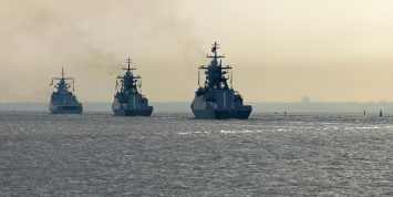 20 кораблей ВМФ России заблокировали подходы к Крыму