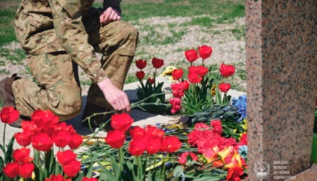 На Донетчине почтили память героев, освобождавших захваченный террористами Славянск