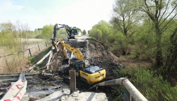 Обвал моста на Львовщине классифицировали как чрезвычайную ситуацию