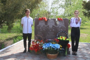 В Новобогдановке вспоминают поименно тех, кто от взрывов защищал