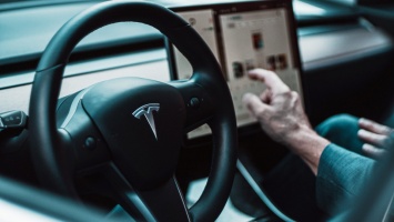 Tesla разрабатывает платформу данных для владельцев автомобилей в Китае