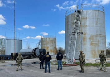 Изъяли 160 тонн горючего: под Днепром нашли незаконный нефтеперерабатывающий завод