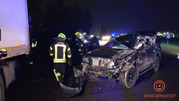 В Днепре на Донецком шоссе возле «Агро-Союза» Mitsubishi влетел в фуру: водитель погиб