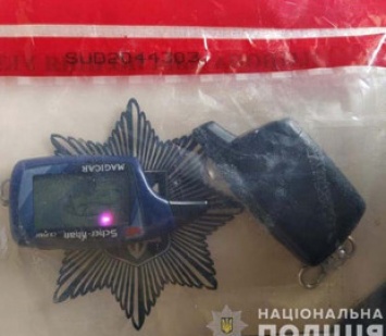 Поймали "на горячем": в центре Днепра иностранцы взламывали автомобильные сигнализации