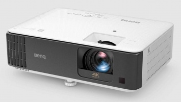 BenQ выпускает новый игровой проектор TK700STi 4К