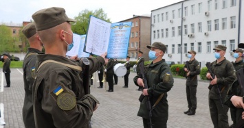 В Харькове прошла торжественная церемония принятия военной присяги Нацгвардейцами
