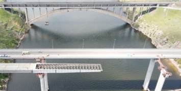 Строительство мостов в Запорожье идет с опережением графика, - глава Укравтодора