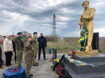 В Скадовске почтили память моряков, защищавших наш край