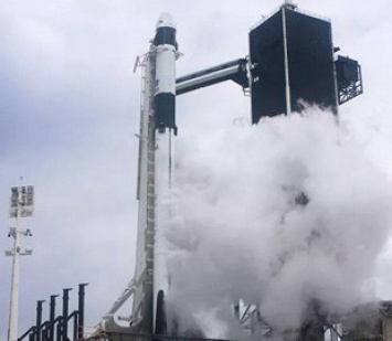 SpaceX в десятый раз запустила и посадила одну и ту же ступень Falcon 9