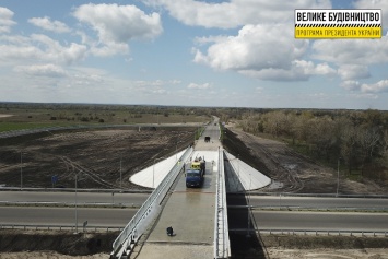 На Решетиловской трассе завершают строительство моста и двух транспортных развязок (фото)