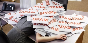 ВЦИОМ: Около 30% россиян ежедневно сталкиваются со спамом