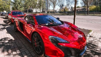 В Украине заметили яркий суперкар McLaren