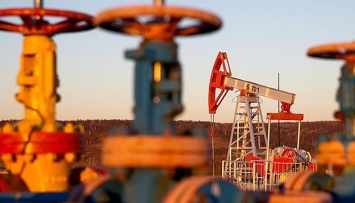 Нефть дорожает из-за падения запасов в США и «ковидных» прогнозов ОПЕК