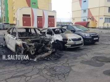 В Харькове ночью неизвестные сожгли два авто, - ФОТО