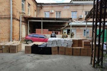 В Харькове спецназ «накрыл» склады с табачными подделками на 12 миллионов гривен, - ВИДЕО