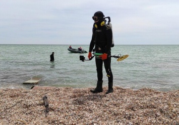 Якоря и бетонные обломки: спасатели расчищают акваторию Азовского моря
