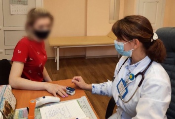 Неравный бой с коварной болезнью: днепровский врач предостерегает от самолечения коронавируса
