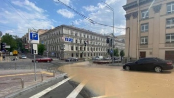 В Киеве без горячей воды остались 4 дома: в центре произошел прорыв теплотрассы