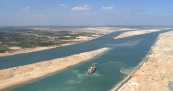 Египет намерен расширить и углубить Суэцкий канал