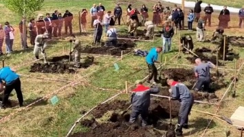 В России провели соревнования по скоростному копанию могил (ВИДЕО)